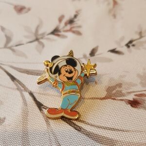 Mickey Mouse 2005 Astronaut Enamel Pin - Light Blue & Red